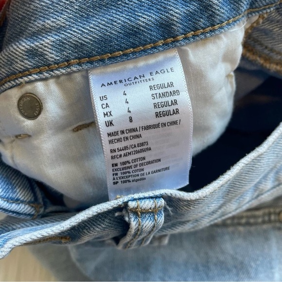 American Eagle Light Wash Ripped Distressed Mom Jean Size 4 - Picture 7 of 7